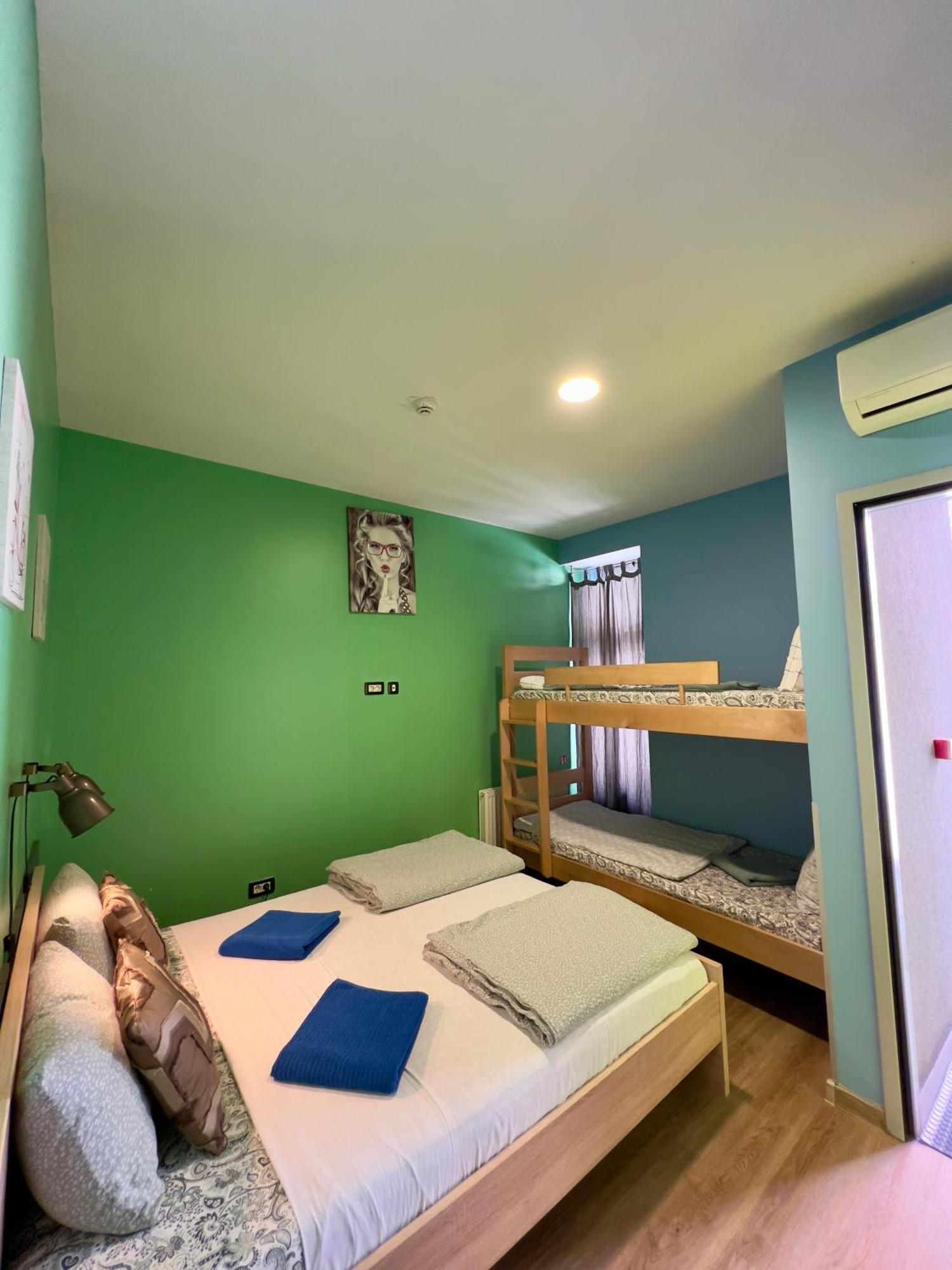Himalayan Hostel Загреб Екстер'єр фото